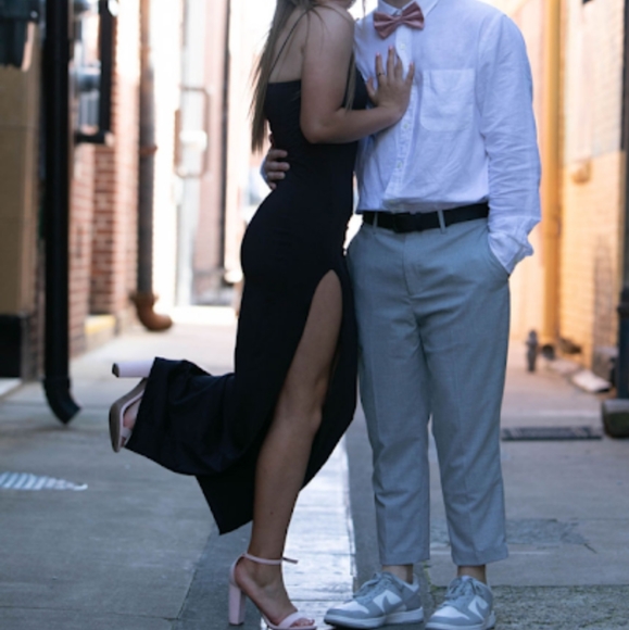 Long black formal simple dress. High slit size 2 - Picture 5 of 5